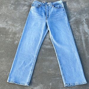 NWT Levi’s Ribcage Straight Ankle Lightwash Jeans Irregular